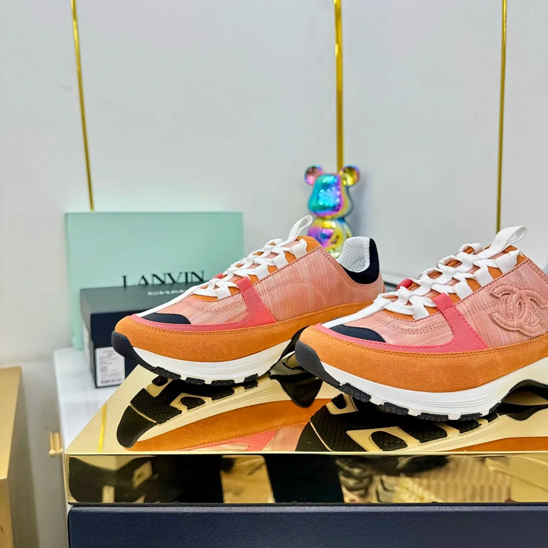 👟👟Ex-factory price 600👟👟High quality! ! ! CHANEL Chanel 25A latest thick-soled casual sports shoes. The counter is synchronized. The counter is very popular. It is a shoe that is very difficult to buy. The most popular thick-soled casual shoes on the Internet. As you can imagine, the most popular thick-soled casual shoes can not be missed. It has both good looks and comfort. Simple and versatile. The thick sole increases the height and is super versatile. Whoever wears it will look better. Upper: cowhide stitching. Lining: breathable mesh. Outsole: TPU original outsole. Size: 35-41 👉